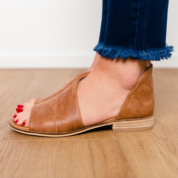 QWENN Cut Out Flats - Picture 2 of 4